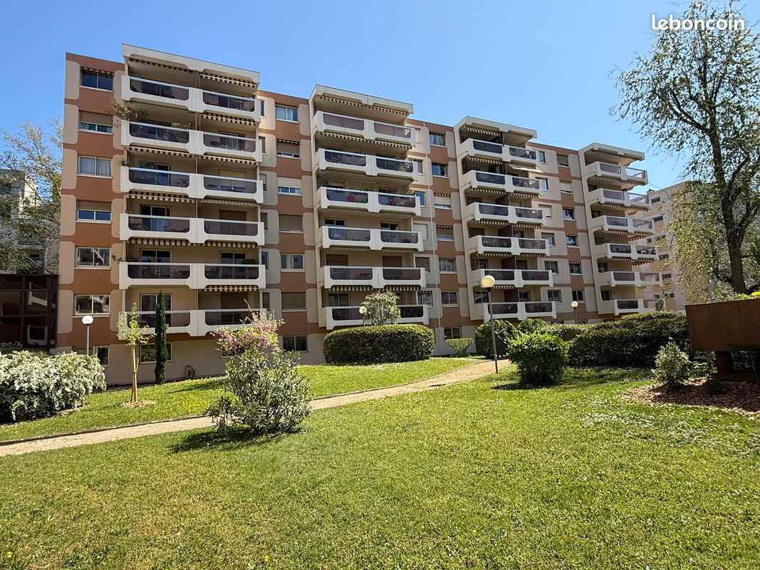 Apartamento de 3 dormitorios en Lyon, France No. 343511