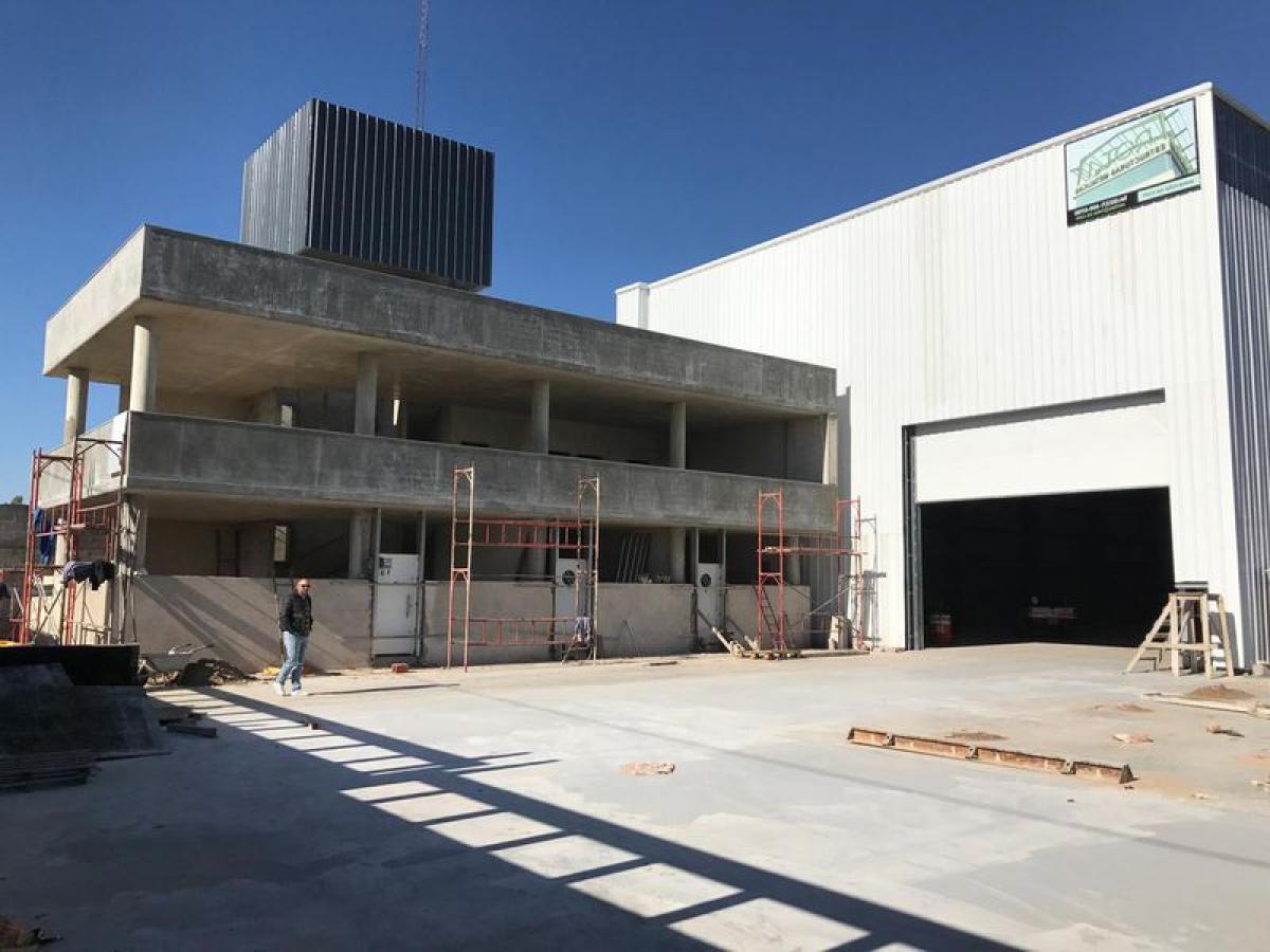 Коммерческая недвижимость 2300м² в Морено, Аргентина № 28733