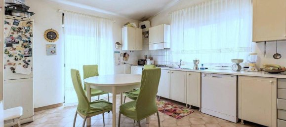 9 rooms Apartment in Rome, Italy No. 41415 15