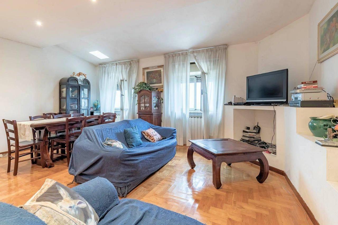 9 rooms Apartment in Rome, Italy No. 41415