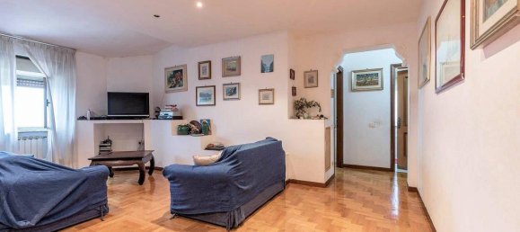 9 rooms Apartment in Rome, Italy No. 41415 3
