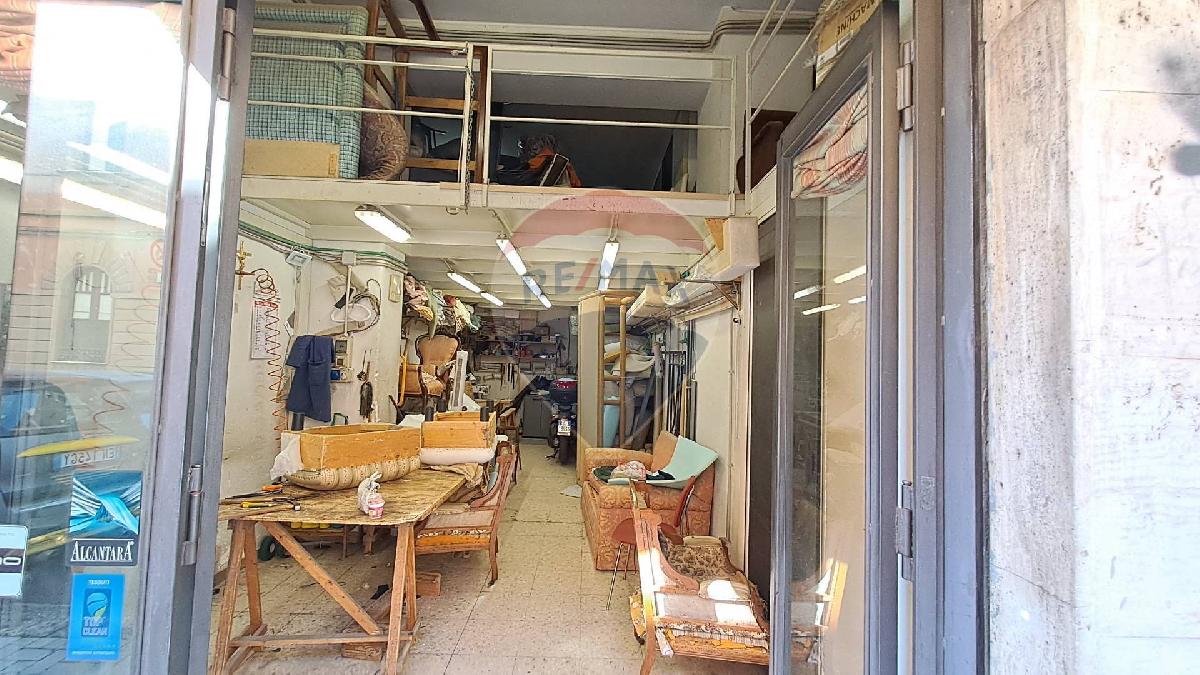 Propiedad comercial de 4 dormitorios en Catania, Italy No. 52930