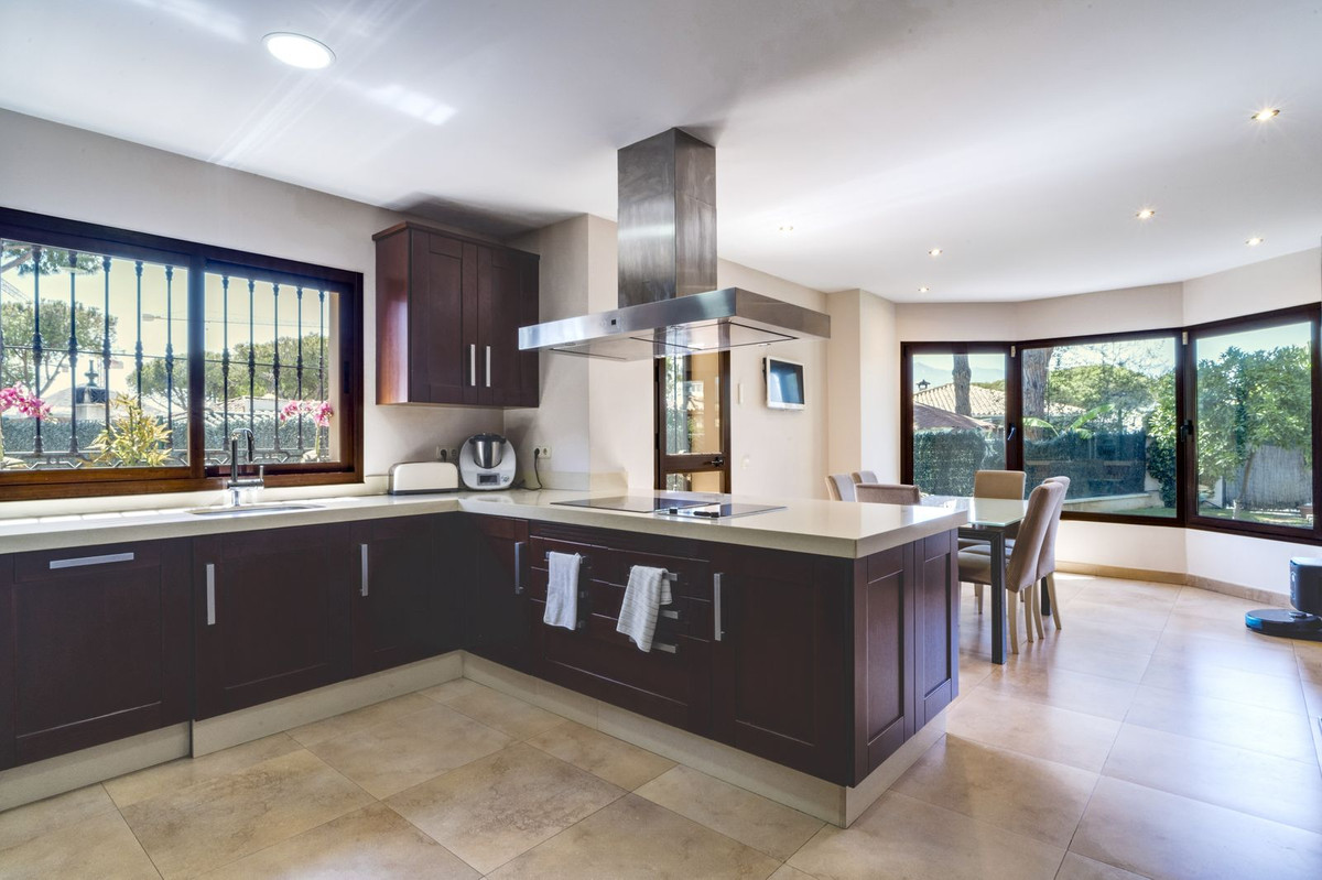 Apartamento de 3 dormitorios en Nueva Andalucía, Spain No. 140331