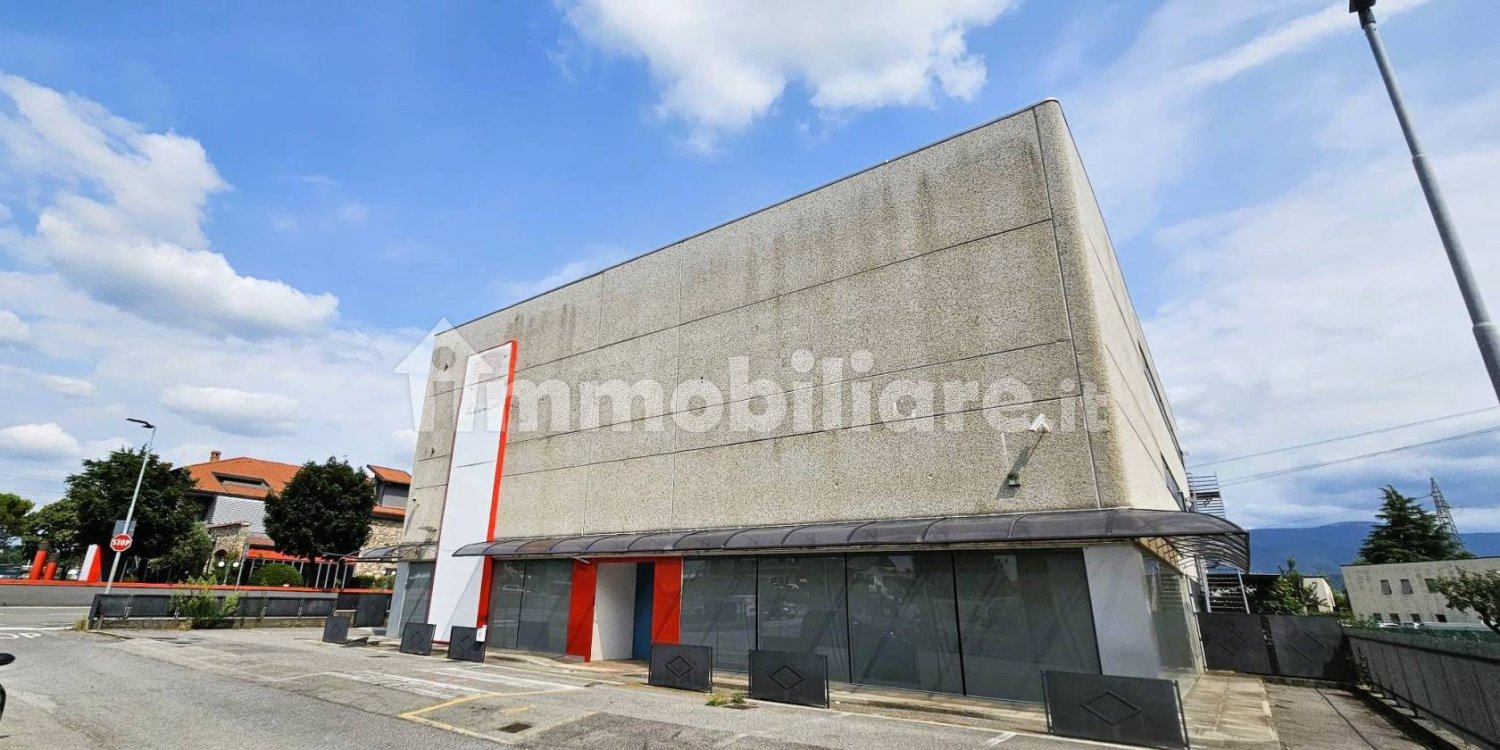 5 rooms Commercial property in Gorlago, Italy No. 351956