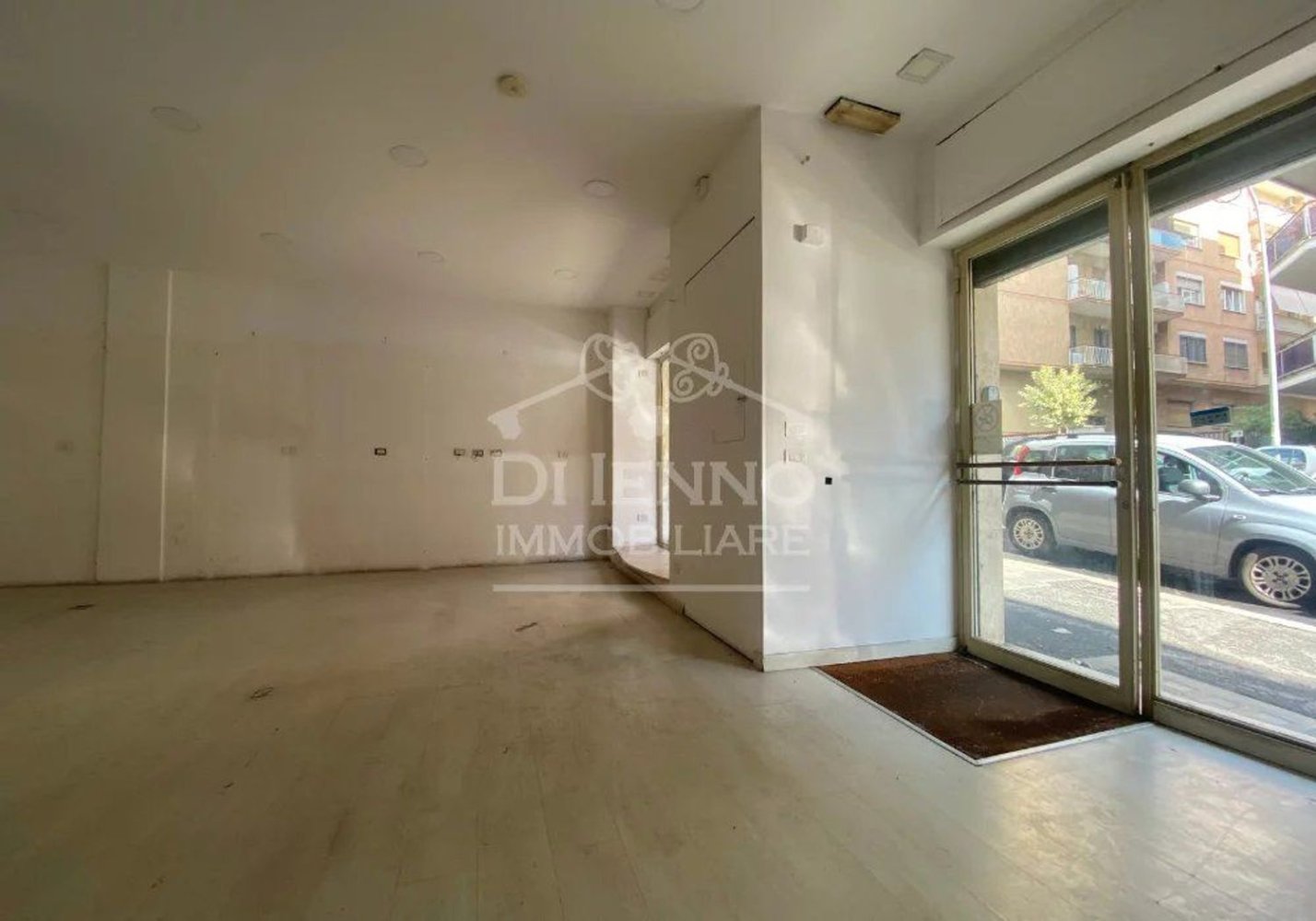 55m² Commercial property in Rome, Italy No. 141010