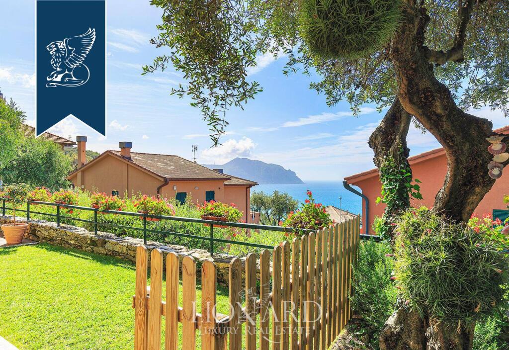 4 bedrooms Villa in Pieve Ligure, Italy No. 56744