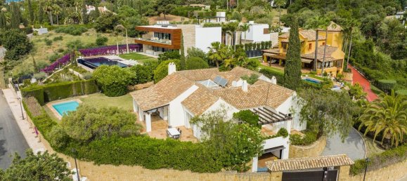 4 bedrooms Villa in Marbella, Spain No. 10059 6