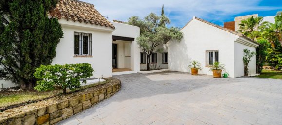 4 bedrooms Villa in Marbella, Spain No. 10059 3