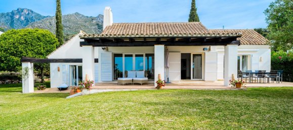 4 bedrooms Villa in Marbella, Spain No. 10059 2