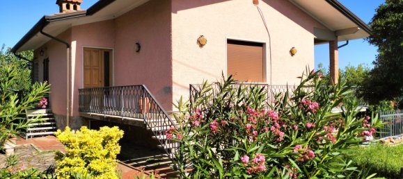 Casa de 8 habitaciónes en Massarosa, Italy No. 145603 2