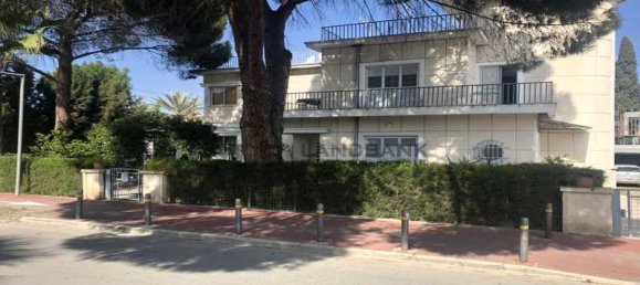 6 bedrooms Commercial property in Nicosia, Cyprus No. 13590 8