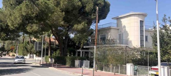 6 bedrooms Commercial property in Nicosia, Cyprus No. 13590 3