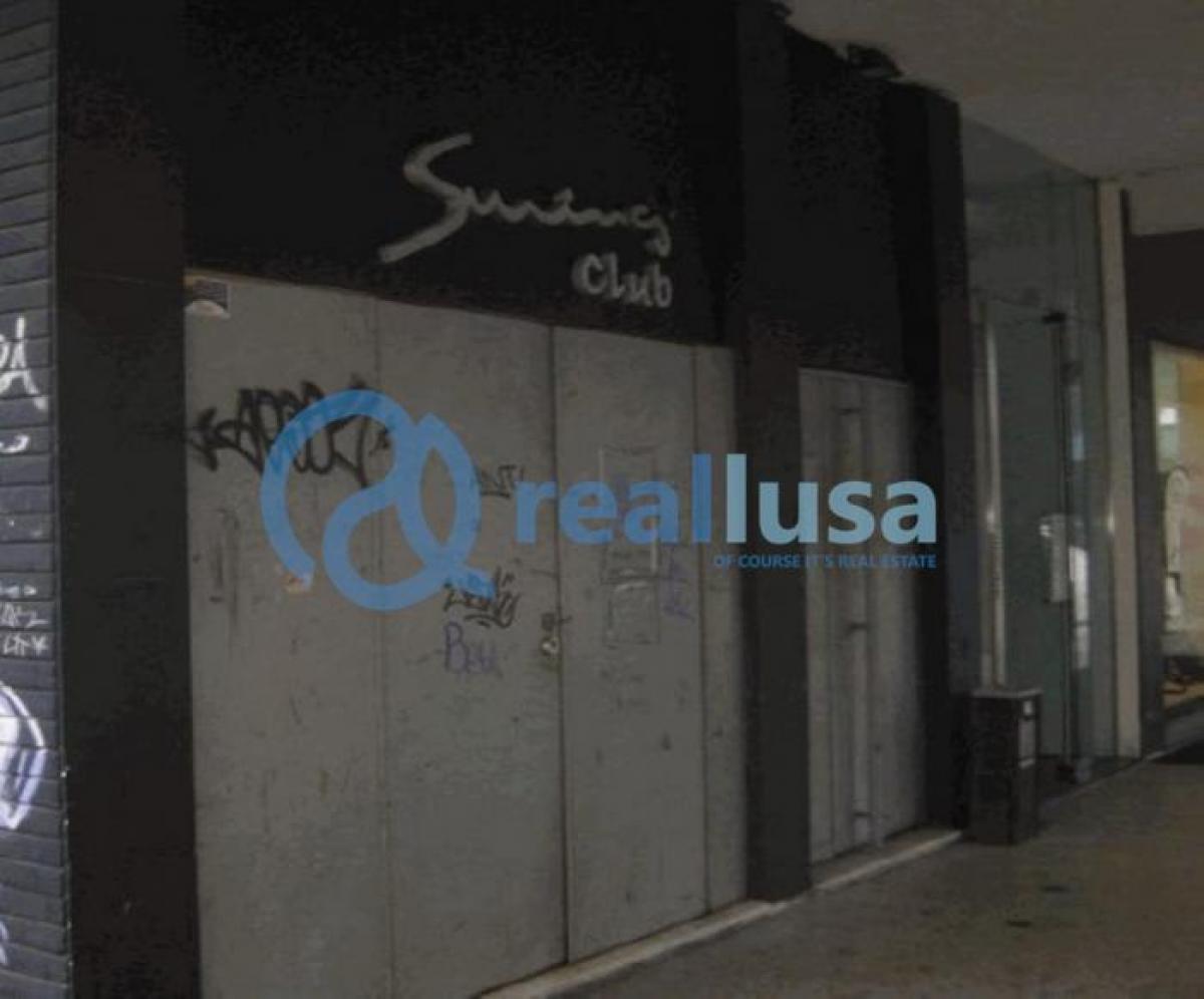 653m² Shop in Porto, Portugal No. 8069