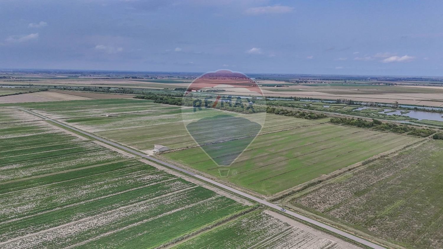  Land in Goro, Italy No. 358402