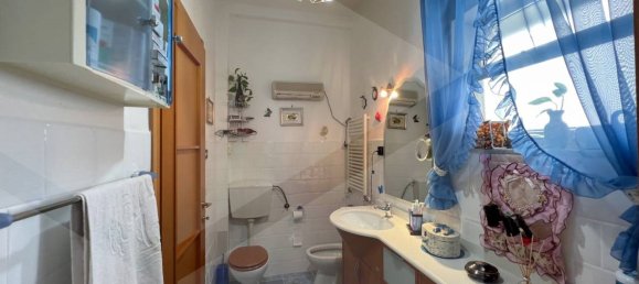 3 rooms Commercial property in Bari, Italy No. 31464 6