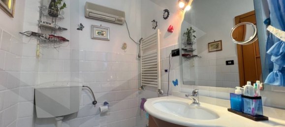 3 rooms Commercial property in Bari, Italy No. 31464 11