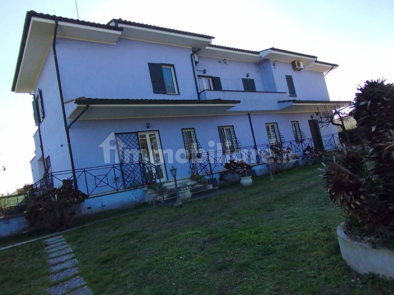 Villa T5 em Castel Sant'Elia, Italy N.º 228669