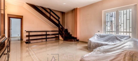 5 bedrooms Villa in Rome, Italy No. 317289 3