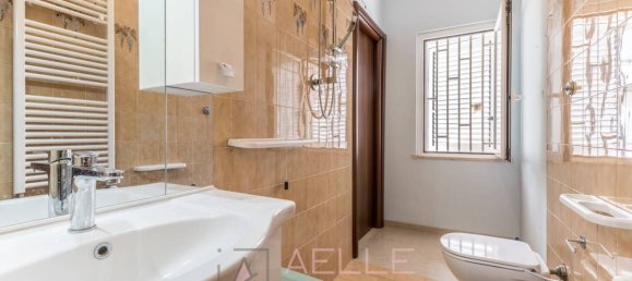 5 bedrooms Villa in Rome, Italy No. 317289 10