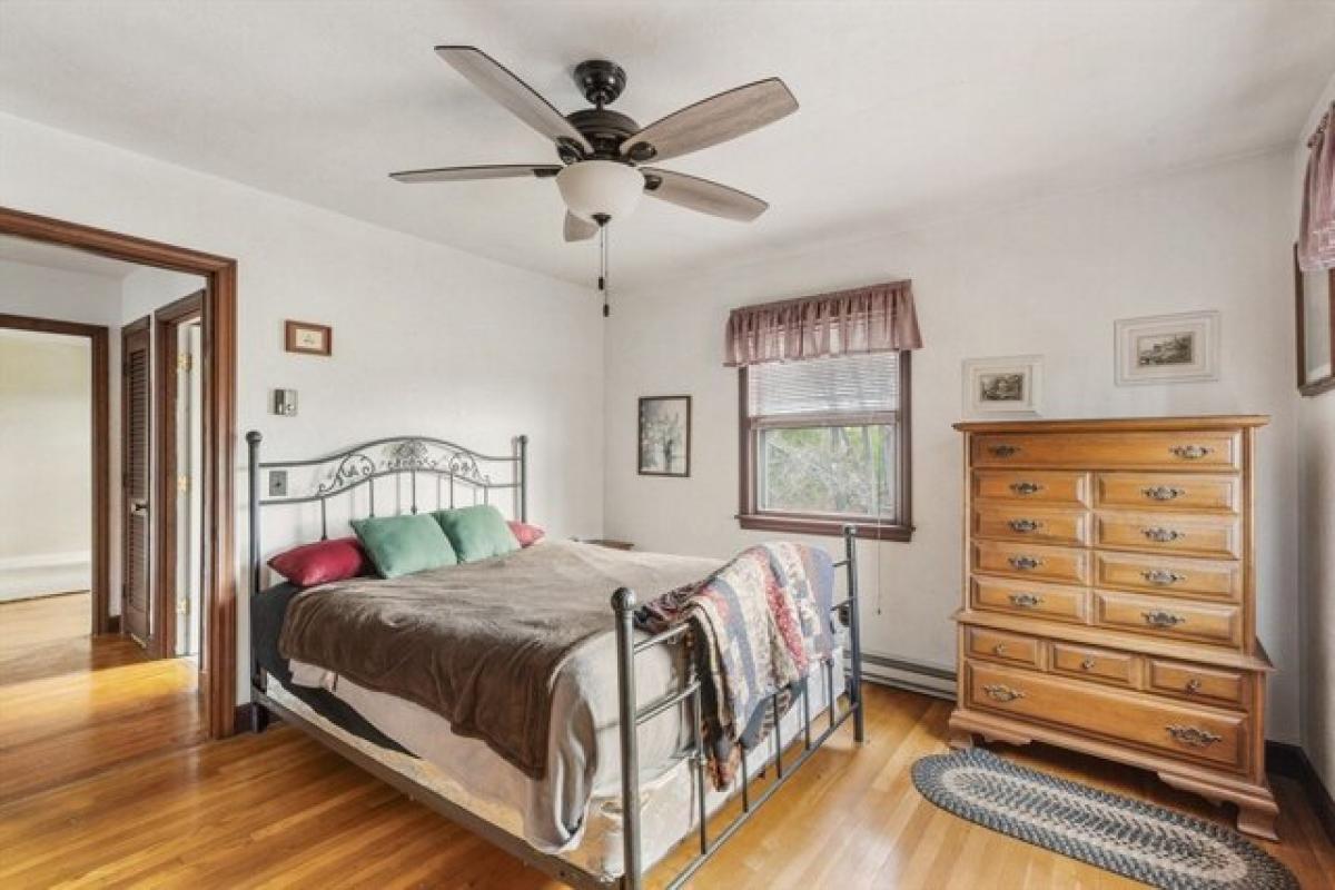 6 bedrooms House in Uxbridge, USA No. 418592