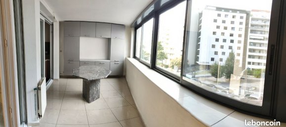 Apartamento de 3 dormitorios en Villeurbanne, France No. 339281 2