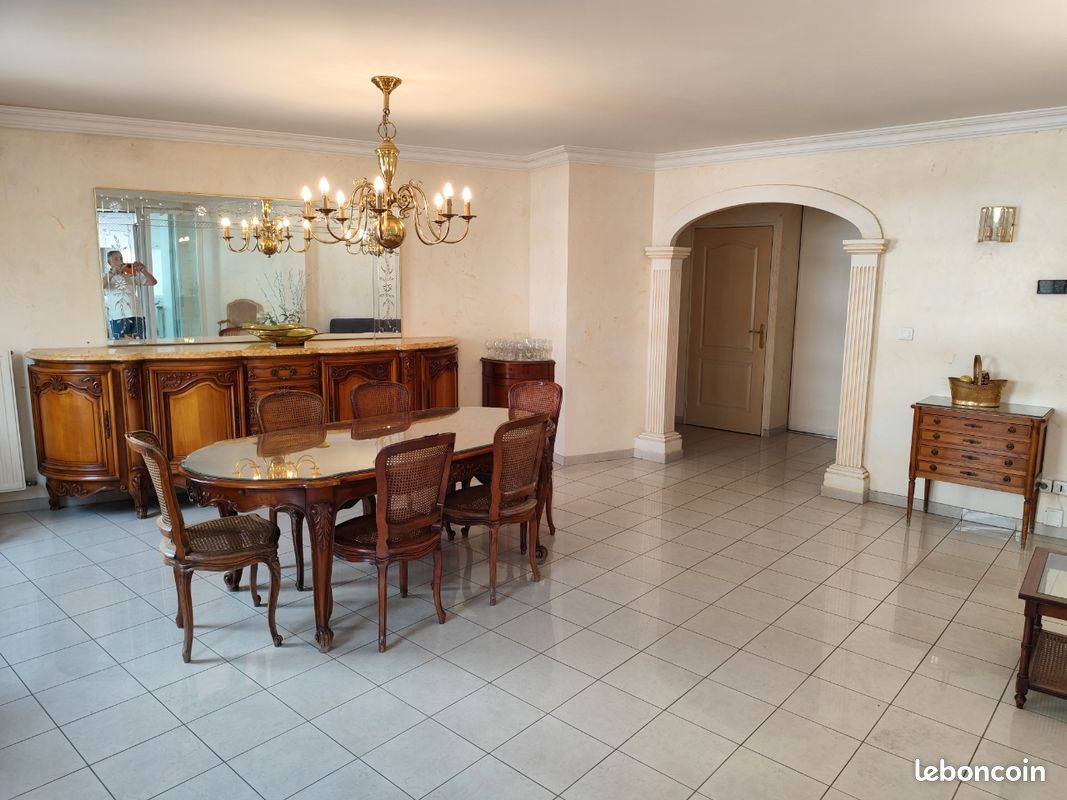 Apartamento de 3 dormitorios en Villeurbanne, France No. 339281