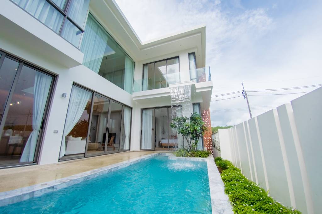 Villa de 5 dormitorios en Bang Tao, Thailand No. 13233