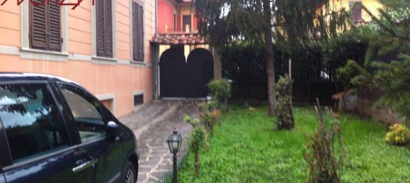 4 bedrooms Villa in Lucca, Italy No. 70400 3