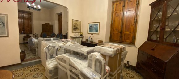 4 bedrooms Villa in Lucca, Italy No. 70400 11