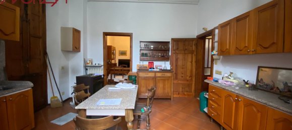 4 bedrooms Villa in Lucca, Italy No. 70400 6