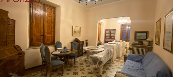 4 bedrooms Villa in Lucca, Italy No. 70400 10