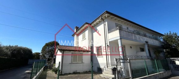 3 bedrooms Villa in Camaiore, Italy No. 325564 4