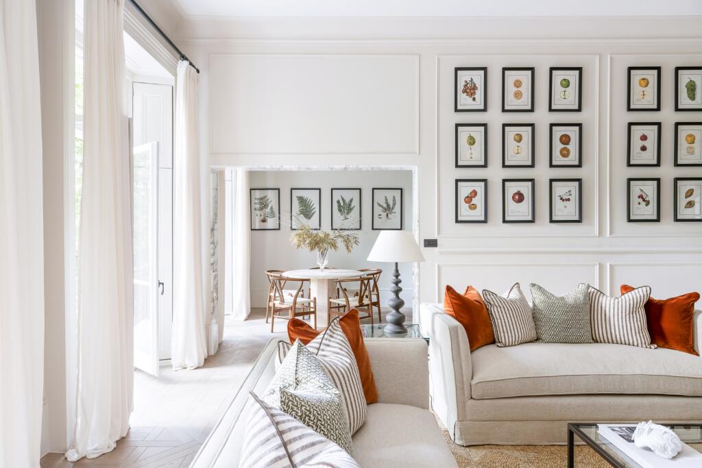 3 bedrooms Apartment in London, United Kingdom No. 13244