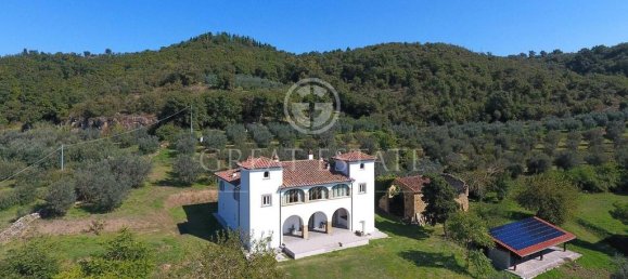 6 bedrooms House in Arezzo, Italy No. 235030 2