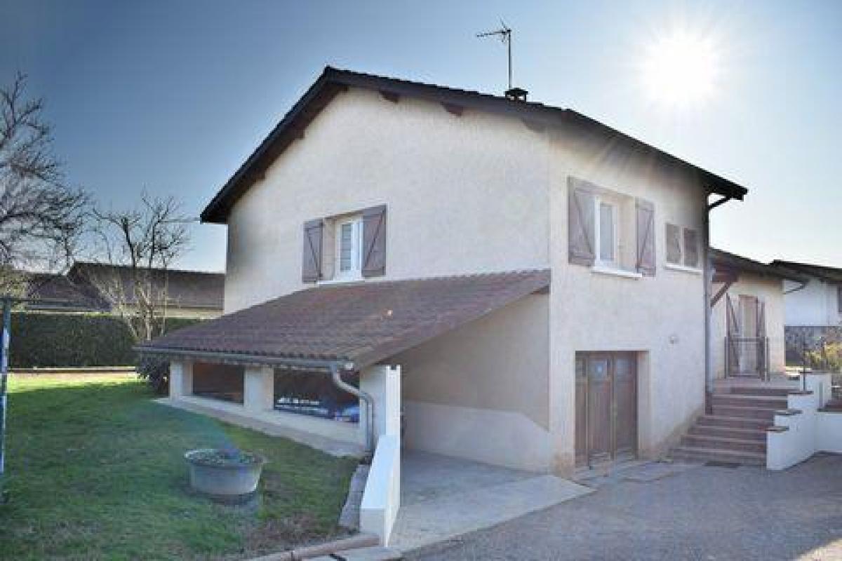 Casa de 3 dormitorios en Vonnas, France No. 24279