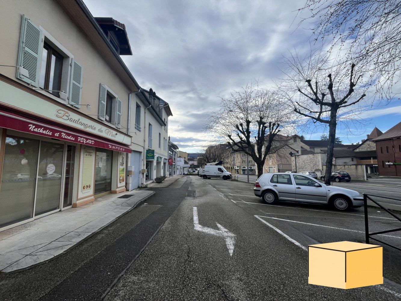 Propriété commerciale à Belley, France 195m² No. 201149