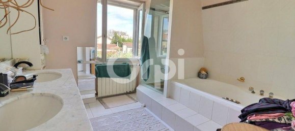 Casa de 4 dormitorios en Le Raincy, France No. 178773 16