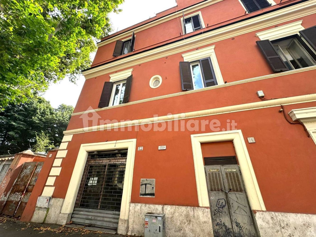 2 rooms Commercial property in Rome, Italy No. 48291