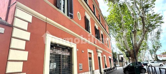 2 rooms Commercial property in Rome, Italy No. 48291 3