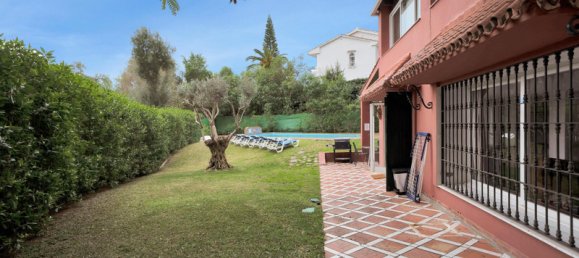 6 bedrooms Villa in Marbella, Spain No. 129898 2