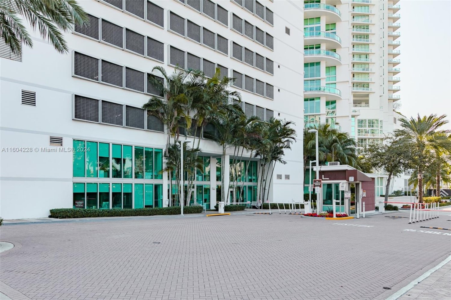 Shop for rent in Miami, Miami-Dade, Florida, USA № 614042