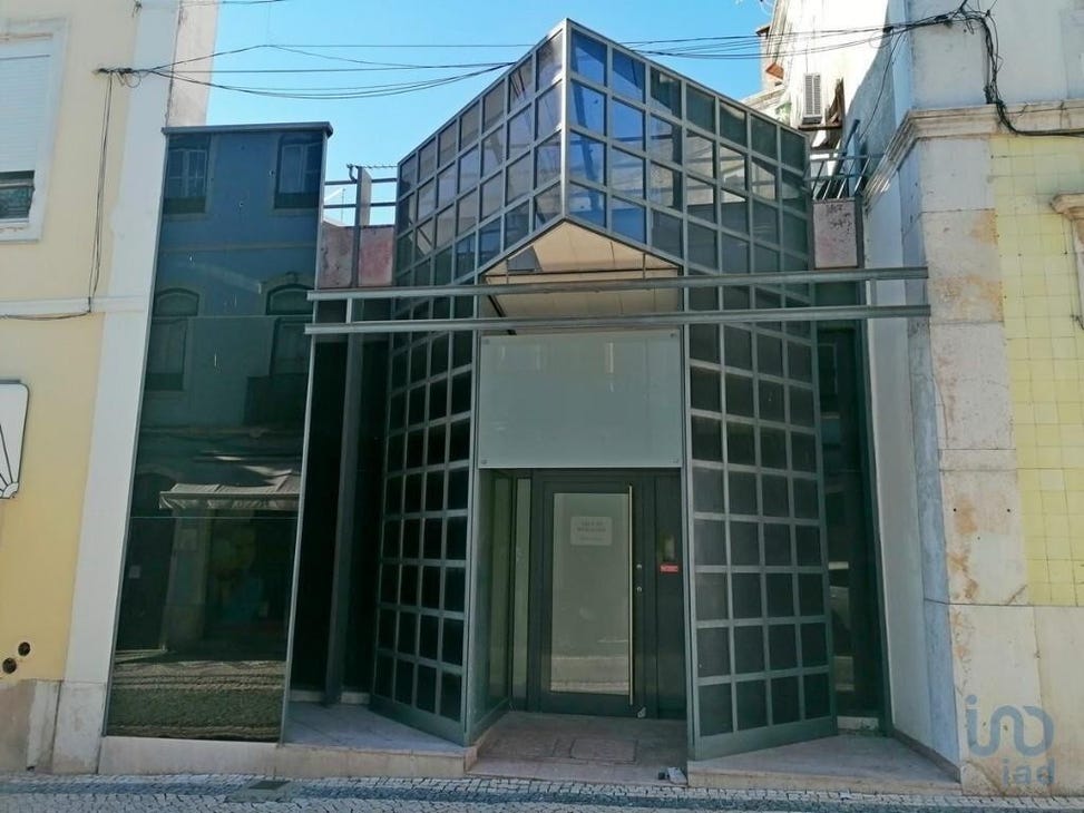 Propriété commerciale à Santarem, Portugal 403m² No. 326812