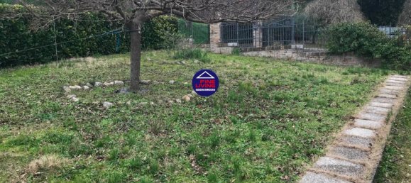 Apartamento de 2 dormitorios en Urbino, Italy No. 1823 24