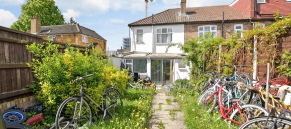 3 bedrooms Commercial property in Walthamstow, United Kingdom No. 4012 8