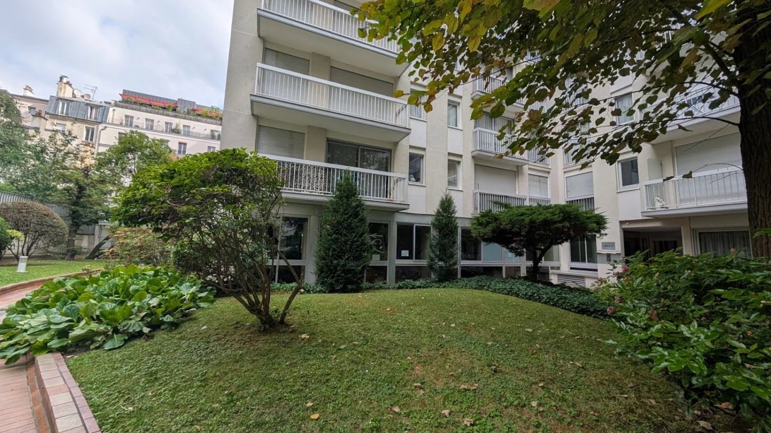 29-Zimmer Gewerbliche Immobilie in Paris, France, Nr. 293339