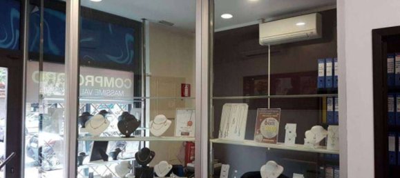 30m² Commercial property in Rome, Italy No. 183844 22