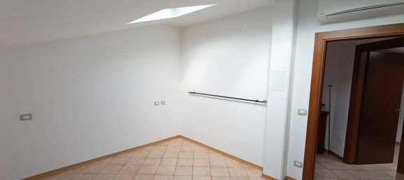 2-salle Penthouse à Langhirano, Italy No. 31818 36