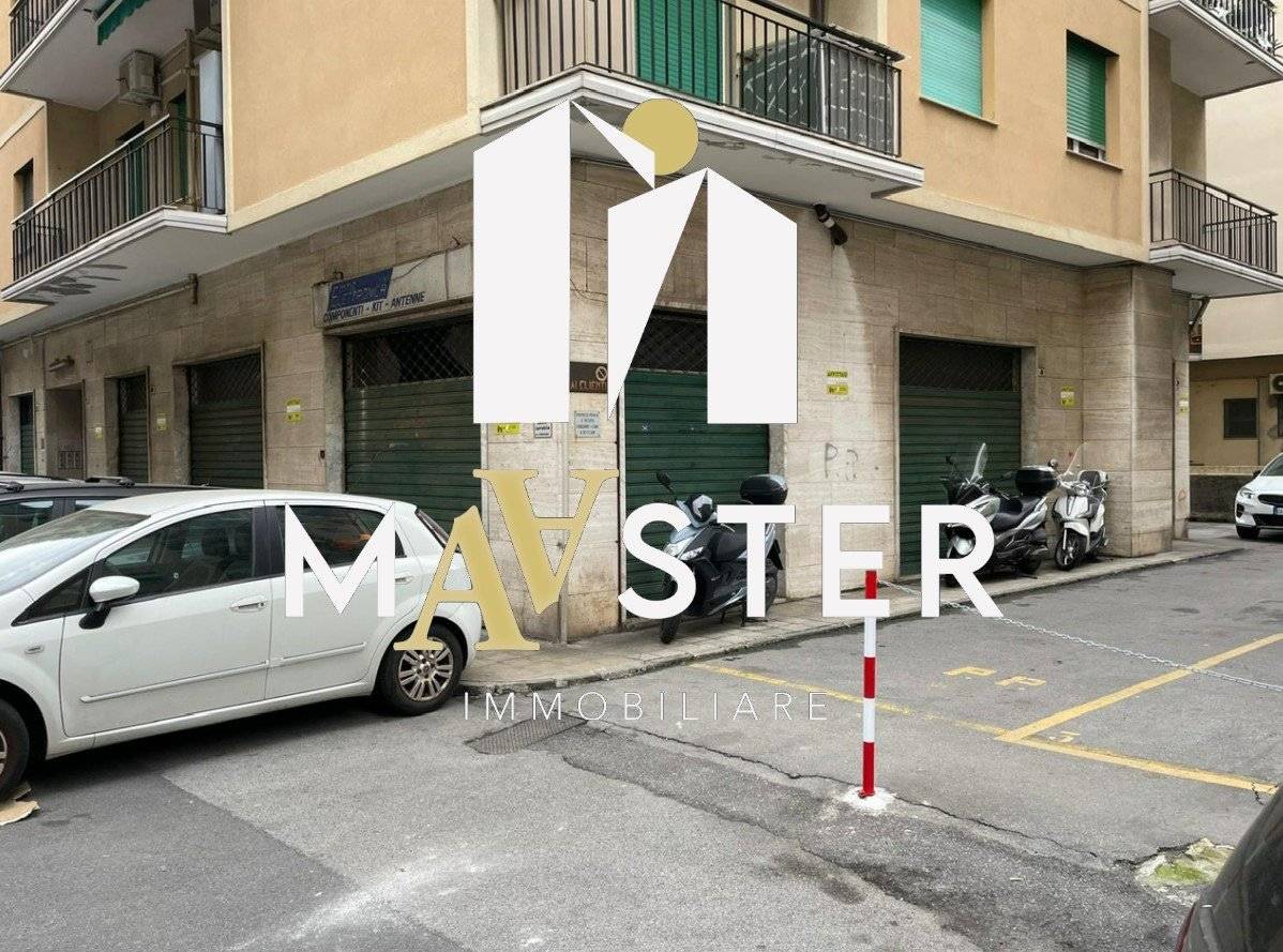 Propiedad comercial de 3 habitaciónes en Genoa, Italy No. 36900
