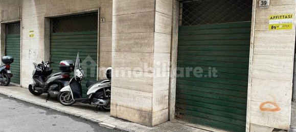Propiedad comercial de 3 habitaciónes en Genoa, Italy No. 36900 3