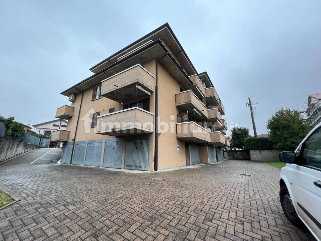 35m² Warehouse in Bussero, Italy No. 88742